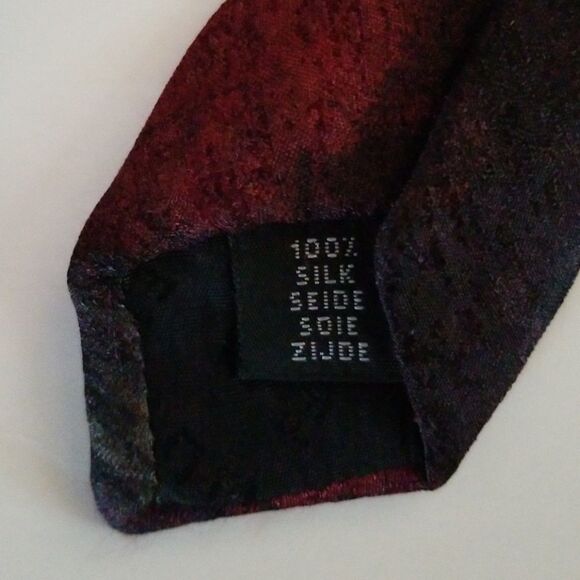 FENDI CRAVATTE mens 60x3.5 red multi silk tie - Picture 5 of 6